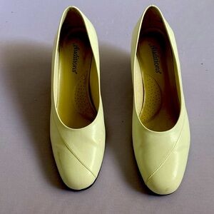 Cream pumps Auditions like new 7 1/2 to 8